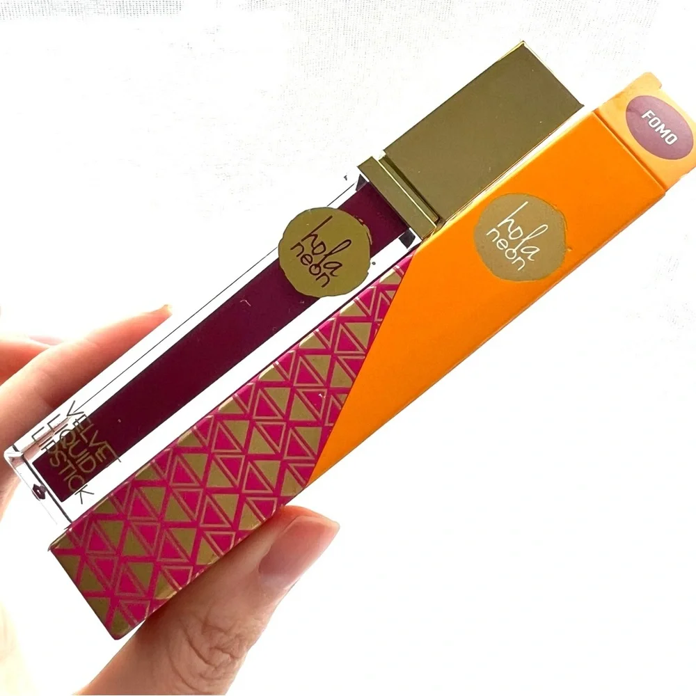 5 for 25⚡️Hola Neon Velvet Liquid Lipstick Gloss in FOMO Berry 6.5ml